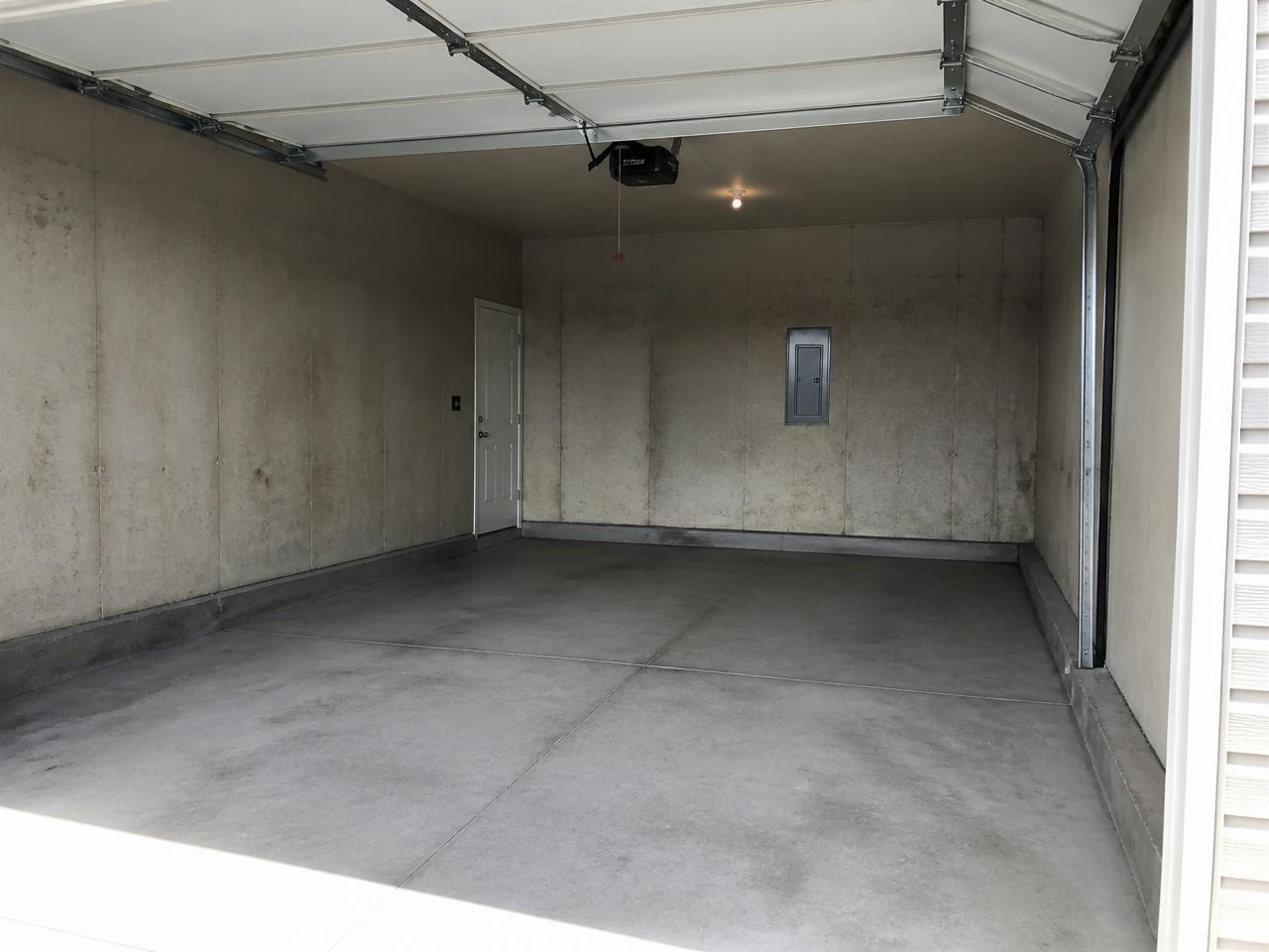 Lege, opgeruimde garage na ontruiming door GO2REMOVE